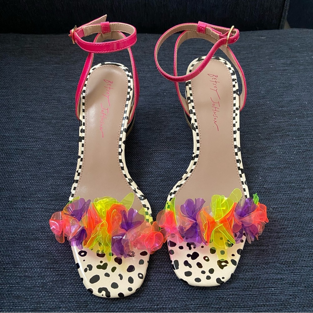 Like new Betsey Johnson Kove sandals size 8.5 - Picture 3 of 6